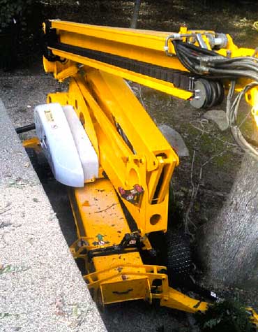 75-ft lift for small areas, takedowns by power lines and wires